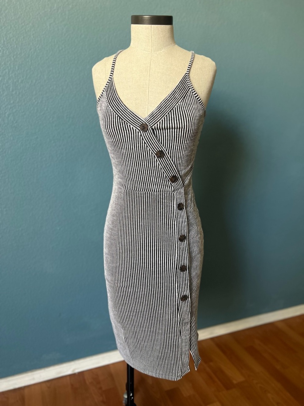 Striped Black and White Button-Front Sheath Dress Ribbed details midi slit front